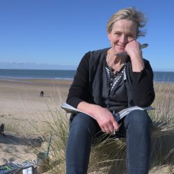 photo of Artist Tracey Ross out sketching on Holkham Beach